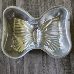 WILTON Vintage Style Butterfly Aluminum Cake Pan 10”